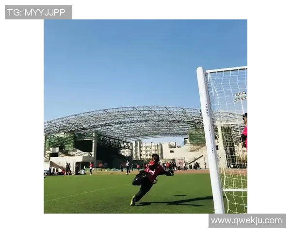 杨娜独家分享:深入解析足球技巧与战术心得,助你提升球场表现 杨娜独家分享:深入解析足球技巧与战术心得,助你提升球场表现