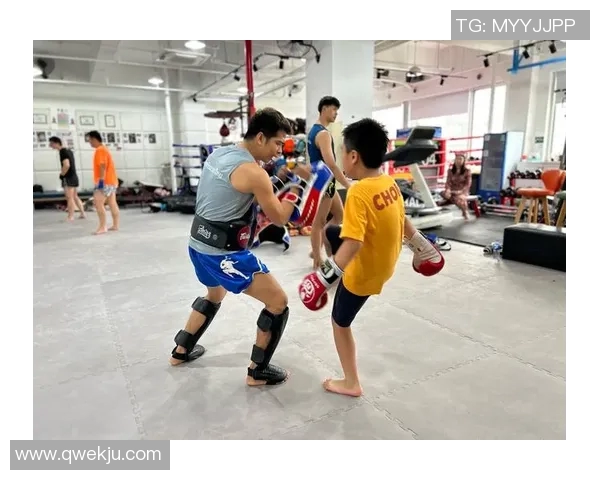 少林武僧与泰拳拳王的巅峰对决谁能胜出武道之争的传奇时刻